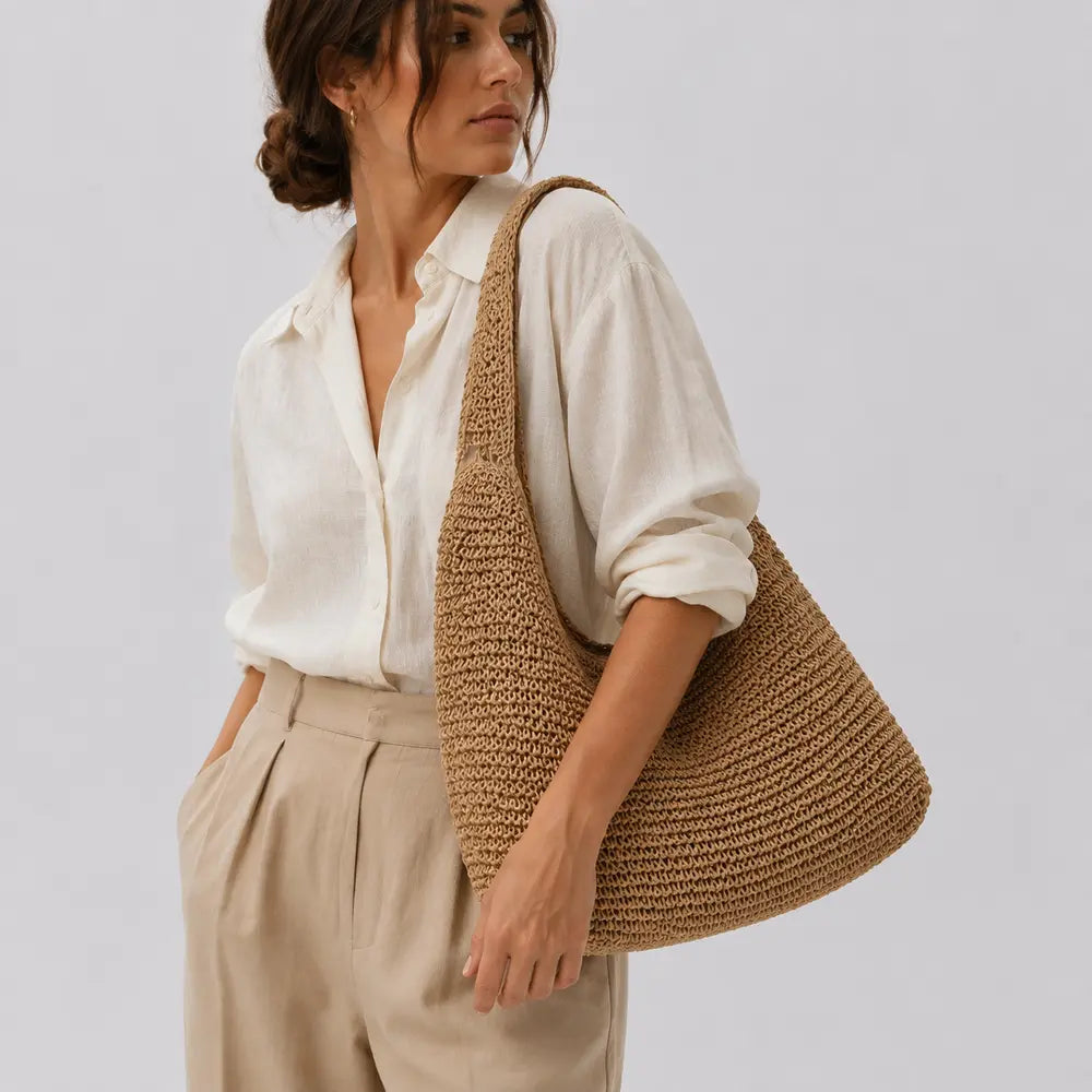 Sac à Main Amandine en raphia naturel porté – studio buste