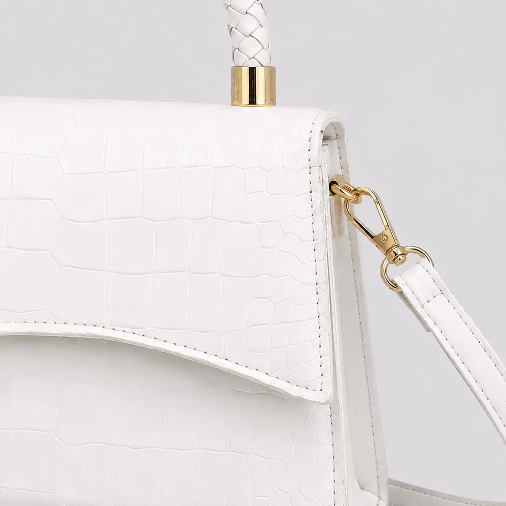 Sac Agathe blanc, zoom sur la matière effet crocodile