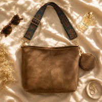 Sac bandoulière vintage Aliénor marron en flatlay éditorial