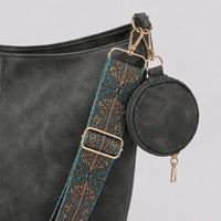 Sac Aliénor noir, détail de la sangle tissée et du porte-monnaie rond
