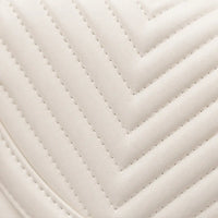 Petit sac bandoulière Anaëlle Blanc cassé, zoom sur la matière matelassée