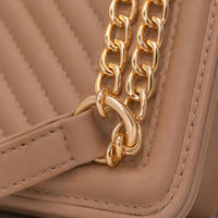 Petit sac bandoulière Anaëlle Marron clair, détail de la chaîne dorée