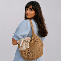 Sac en crochet à nœud — Apolline, porté studio buste