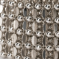 Sac de soirée Clélia, zoom sur les perles argentées