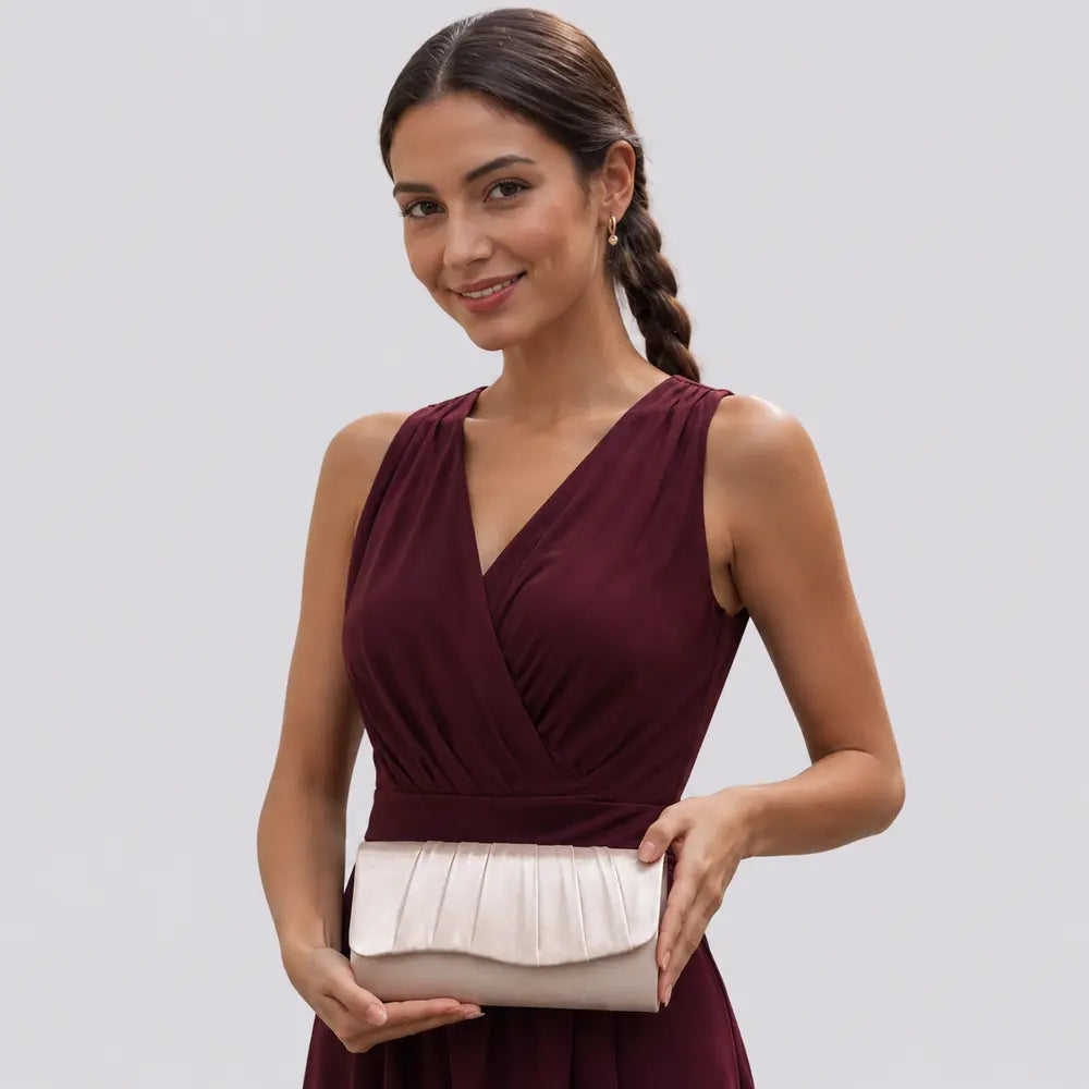 Pochette plissée — Clothilde Champagne, porté studio buste
