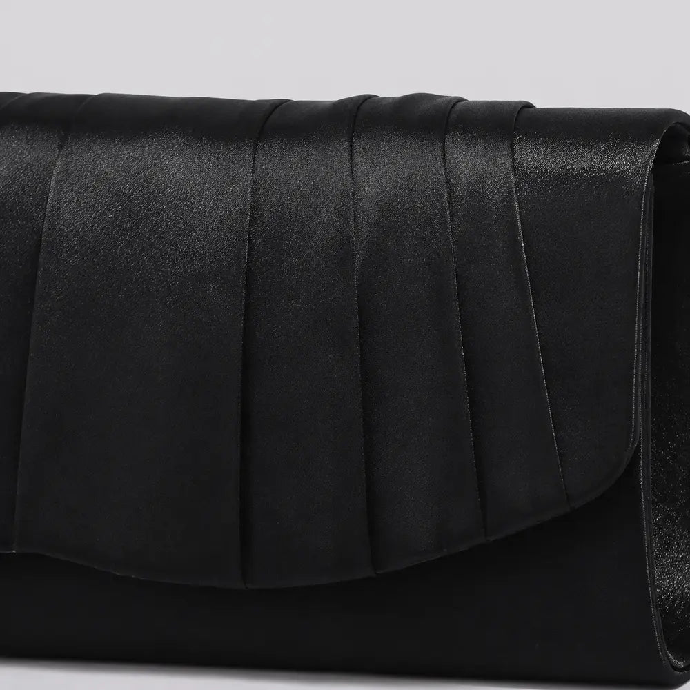 Pochette de soirée Clothilde noire, zoom sur la matière
