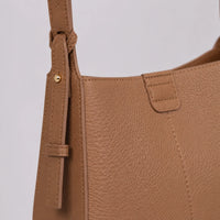 Sac bandoulière Camel — Aveline, zoom détail — ENNA PARIS
