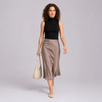 Sac bandoulière Crème — Aveline, porté studio plein pied — ENNA PARIS