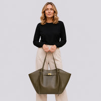 Sac cabas Kaki — Eudoxie, porté studio buste — ENNA PARIS