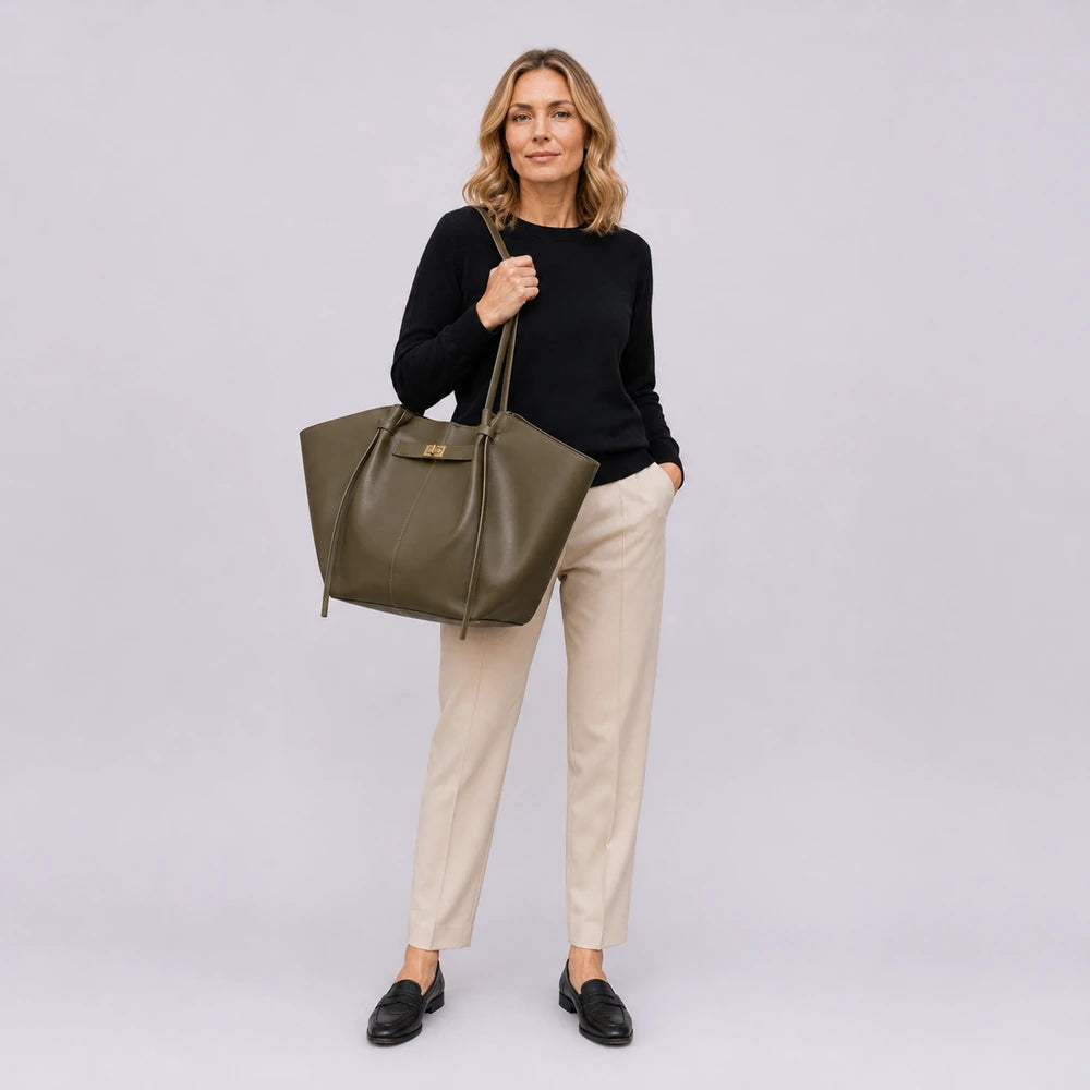 Sac cabas Kaki — Eudoxie, porté studio plein pied — ENNA PARIS
