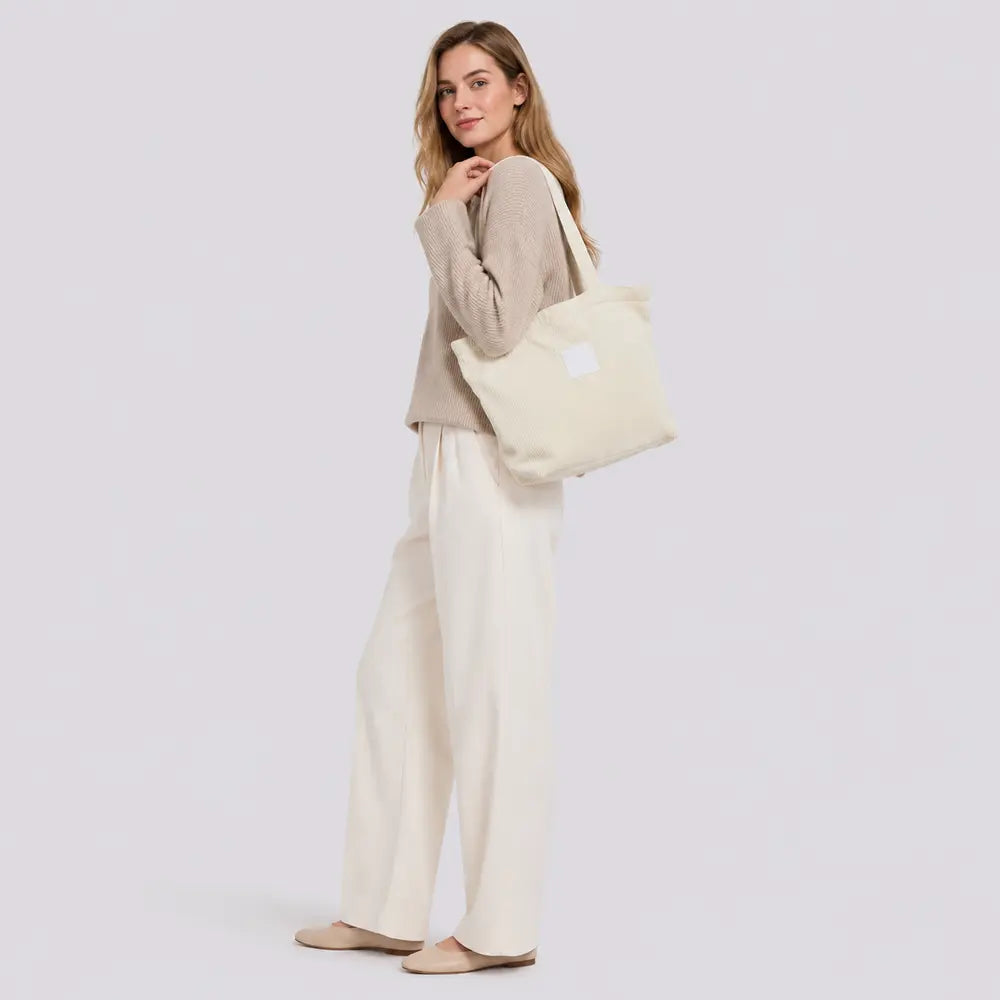 Sac cabas Mélina Crème porté en studio plein pied