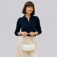 Petit sac à main Blanc — Mélusine, porté studio buste — ENNA PARIS