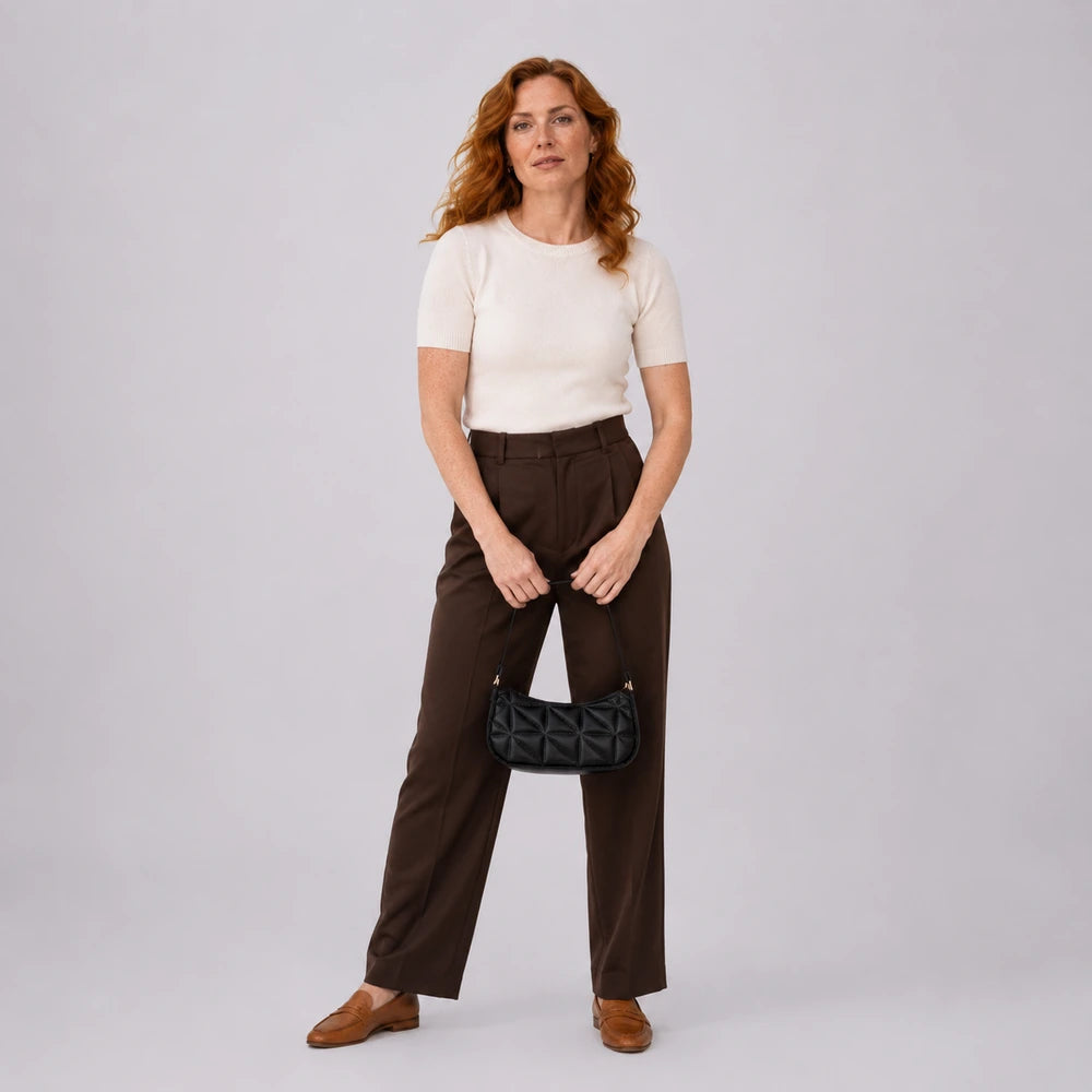Petit sac à main Noir — Mélusine, porté studio plein pied — ENNA PARIS