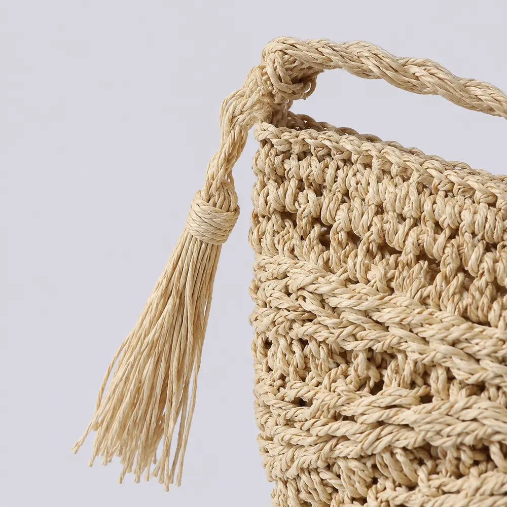 Petit sac à main Beige — Esmée, détail de la pampille et du tressage
