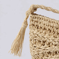 Petit sac à main Beige — Esmée, détail de la pampille et du tressage