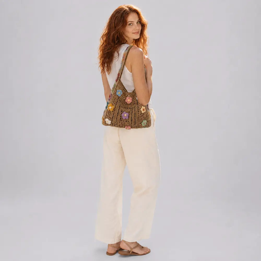 Sac hobo en crochet — Garance, porté studio plein pied