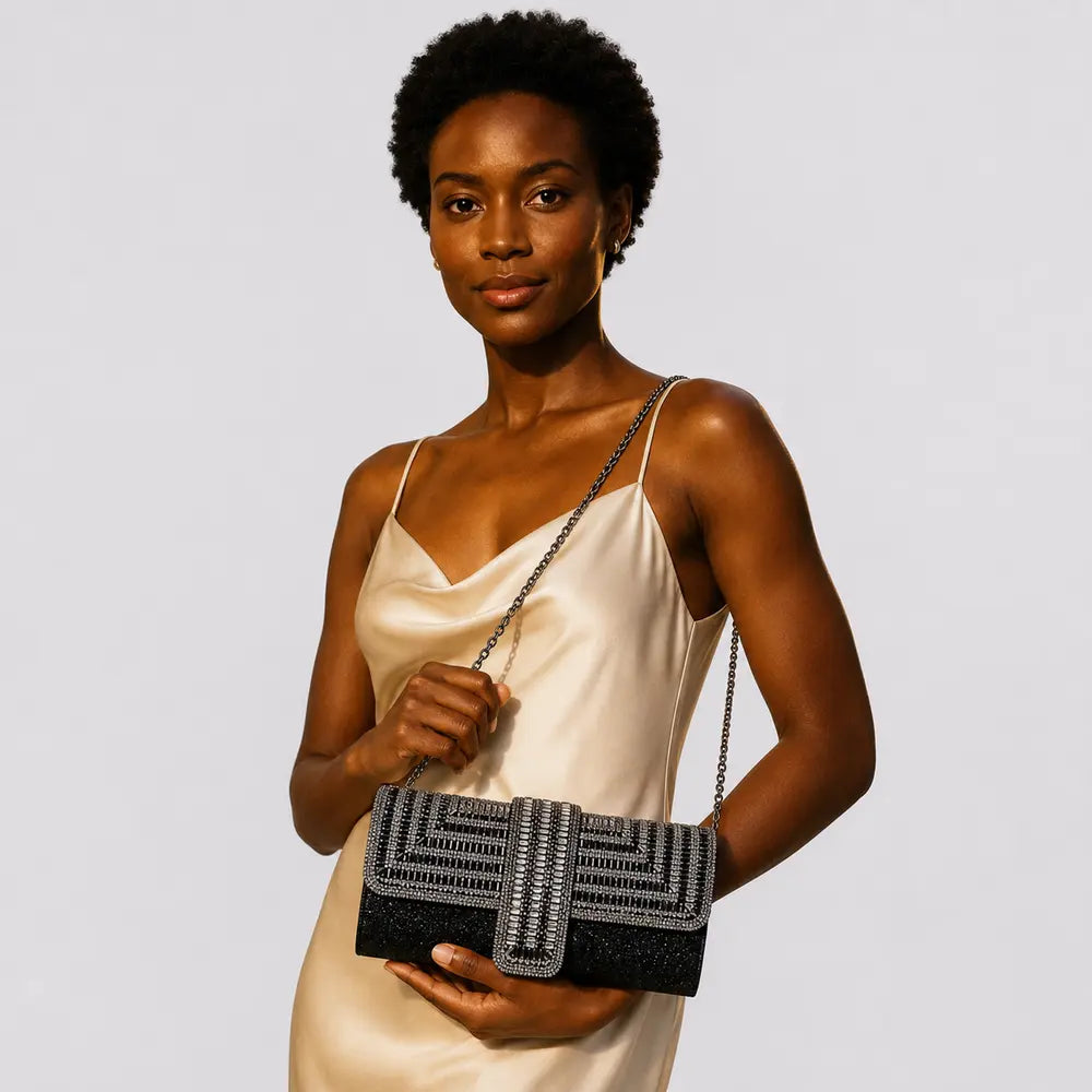 Pochette de soirée — Isaline Noir, porté studio buste