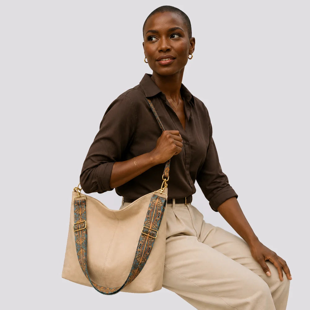 Sac à main Beige — Margaux, porté en studio, cadrage buste