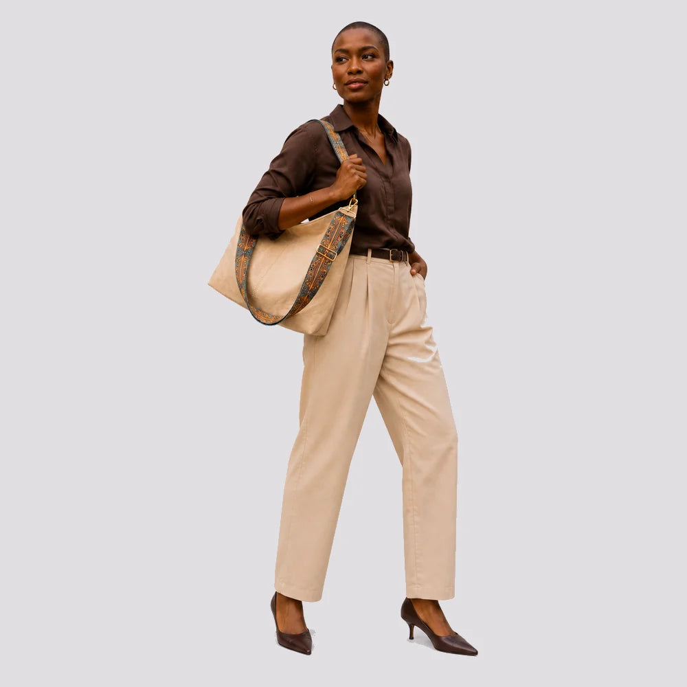 Sac à main Beige — Margaux, porté en studio, plein pied