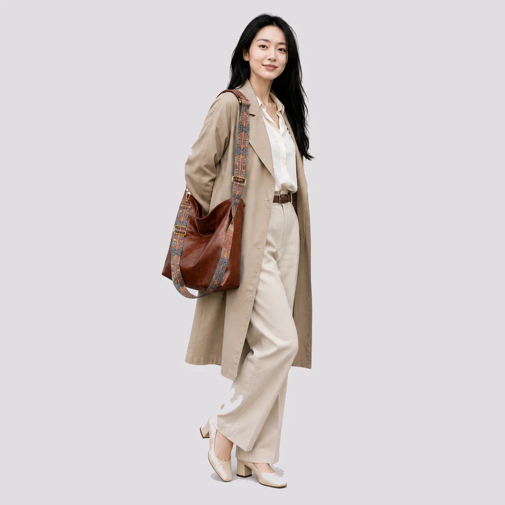 Sac à main Marron — Margaux, porté en studio, plein pied