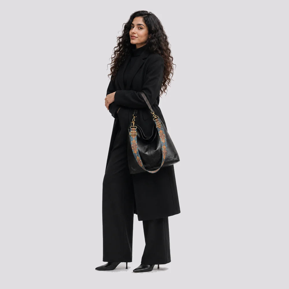 Sac à main Noir — Margaux, porté en studio, plein pied