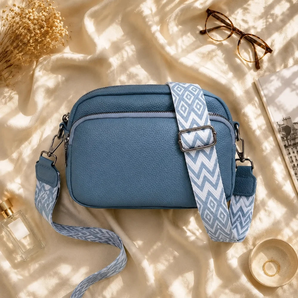 Petit sac à main Bleu — Mylène, flatlay éditorial ENNA
