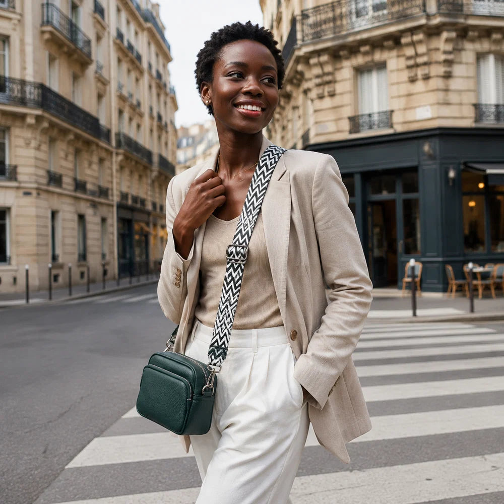 Petit sac à main Vert foncé — Mylène, porté lifestyle à Paris