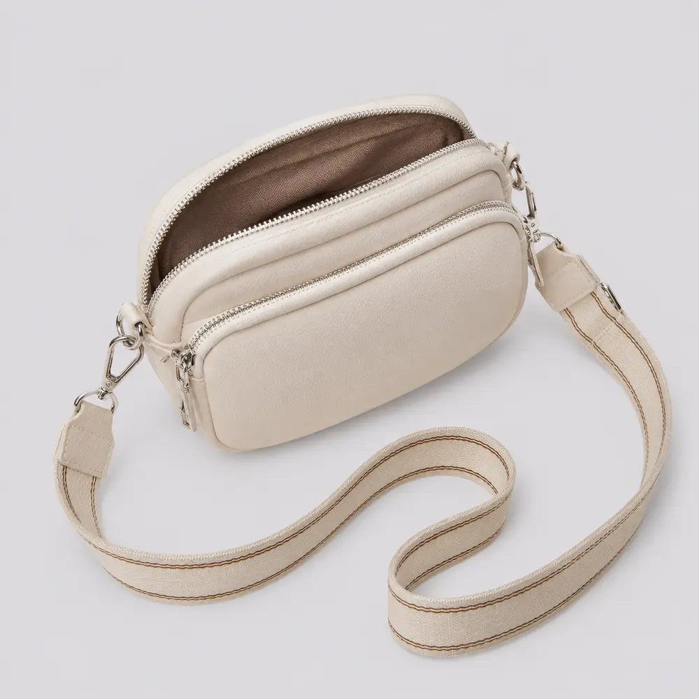 Petit sac à main crème Hermine, vue ouverte sur fond studio neutre