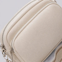 Petit sac à main crème Hermine, zoom sur la matière et les coutures