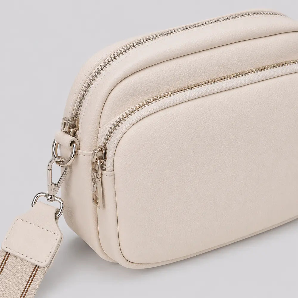 Petit sac à main crème Hermine, zoom sur le détail distinctif et la fermeture