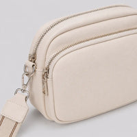 Petit sac à main crème Hermine, zoom sur le détail distinctif et la fermeture