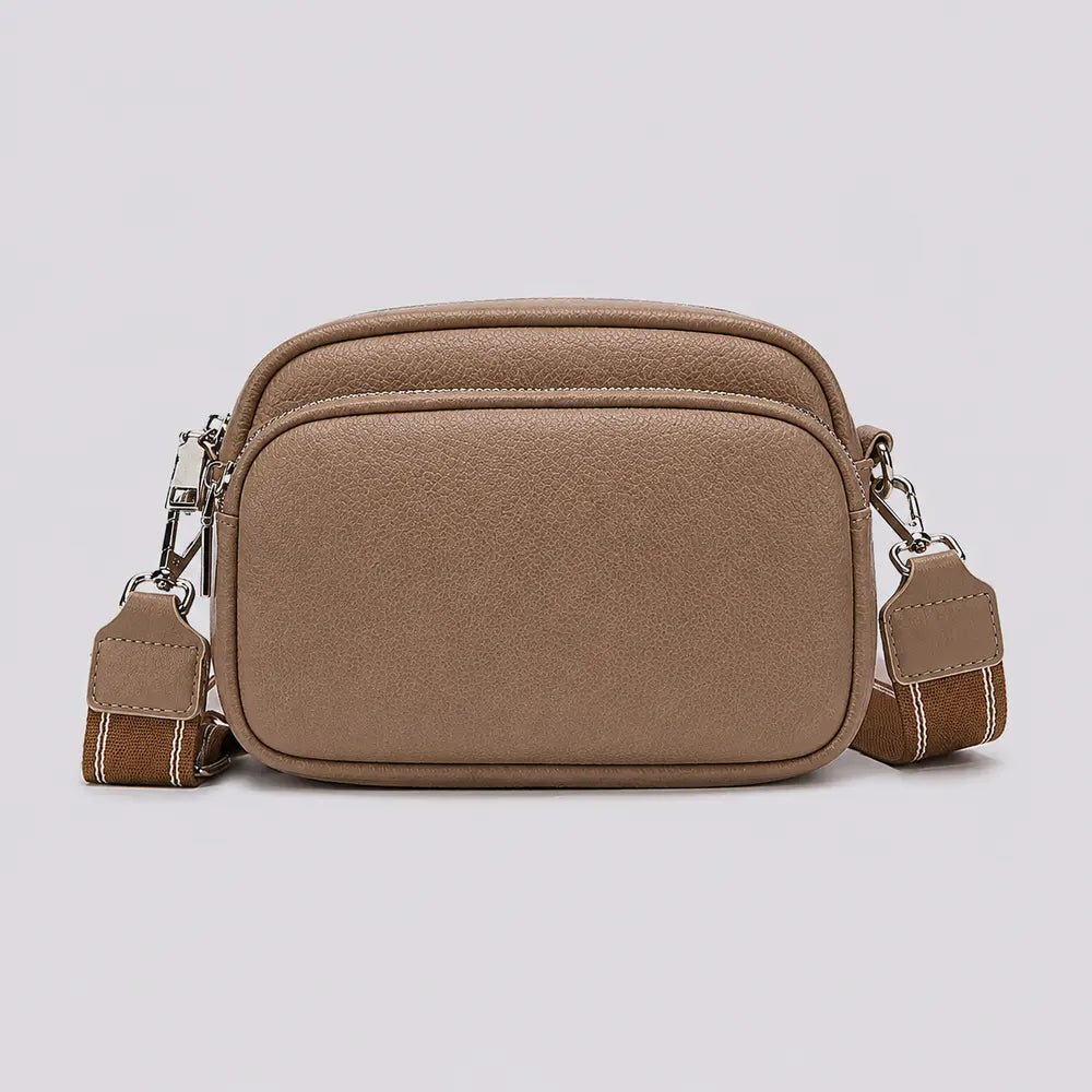 Petit sac à main marron Hermine, face sur fond studio neutre