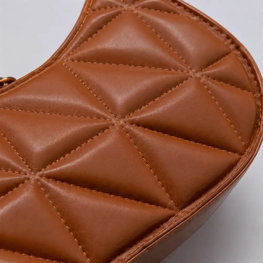 Petit sac à main Marron — Mélusine, zoom sur la matière matelassée