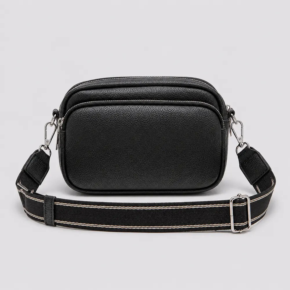 Petit sac à main noir Hermine, face sur fond studio neutre