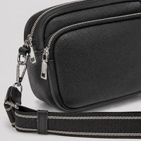 Petit sac à main noir Hermine, zoom sur la matière et les coutures