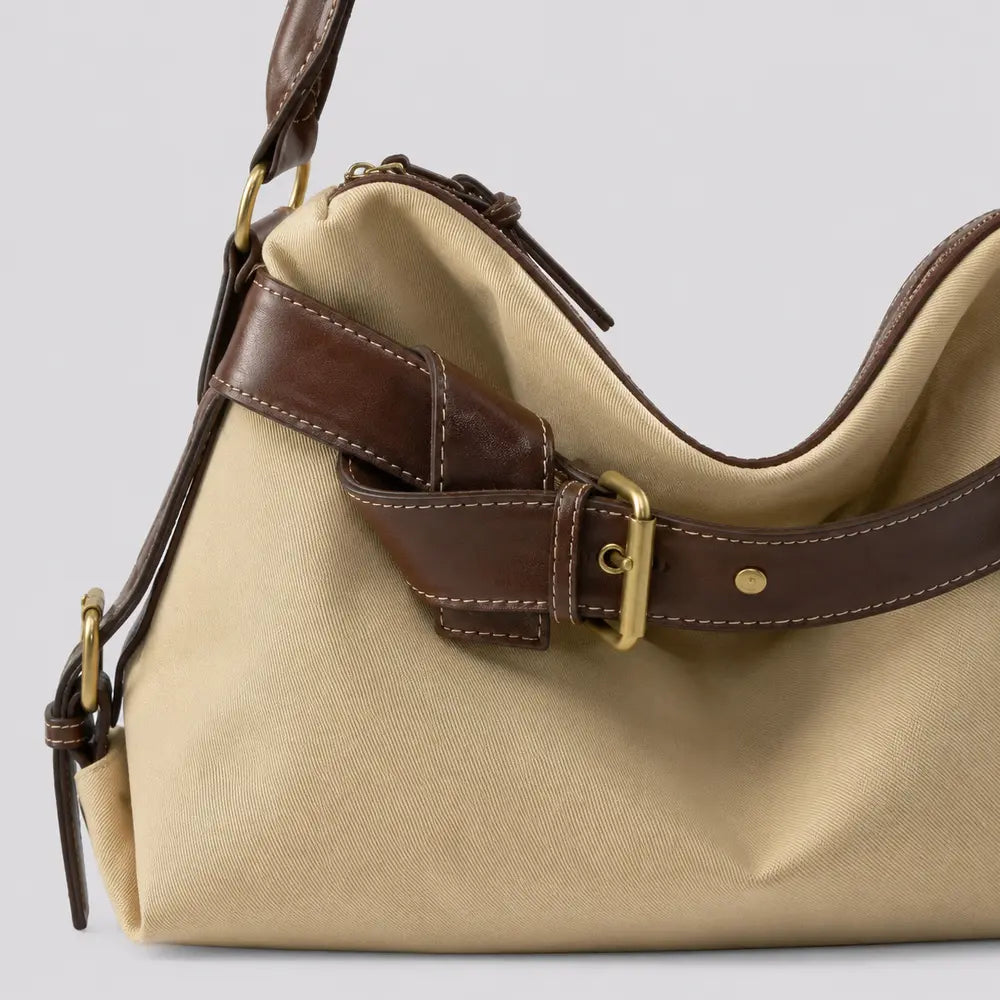 Sac à main beige Bertille, zoom sur le détail distinctif et la fermeture
