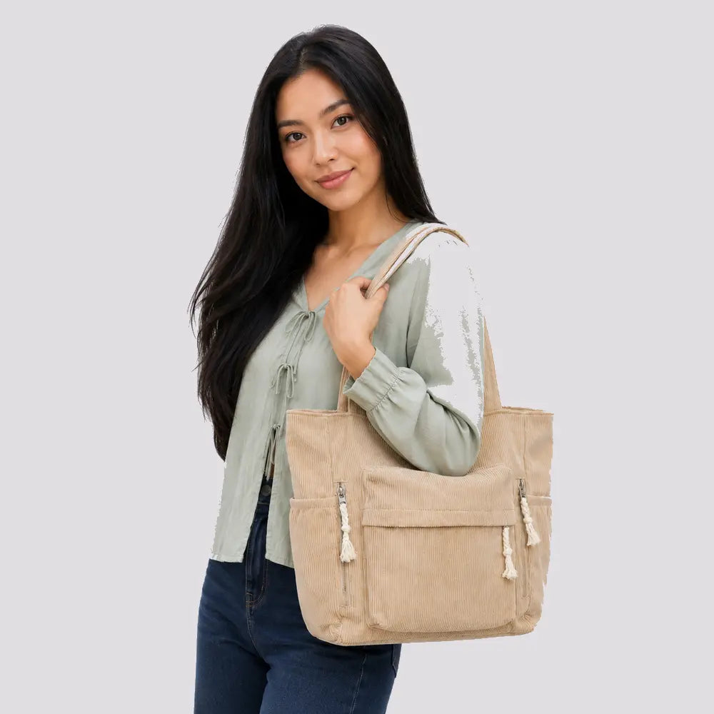 Sac à main Beige — Cléophée, porté studio buste