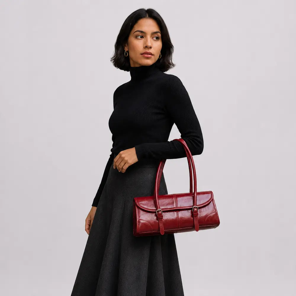 Sac à main bordeaux Nine, porté studio cadrage buste