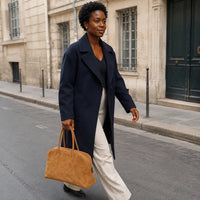 Sac à main Camel — Ombeline, porté lifestyle à Paris