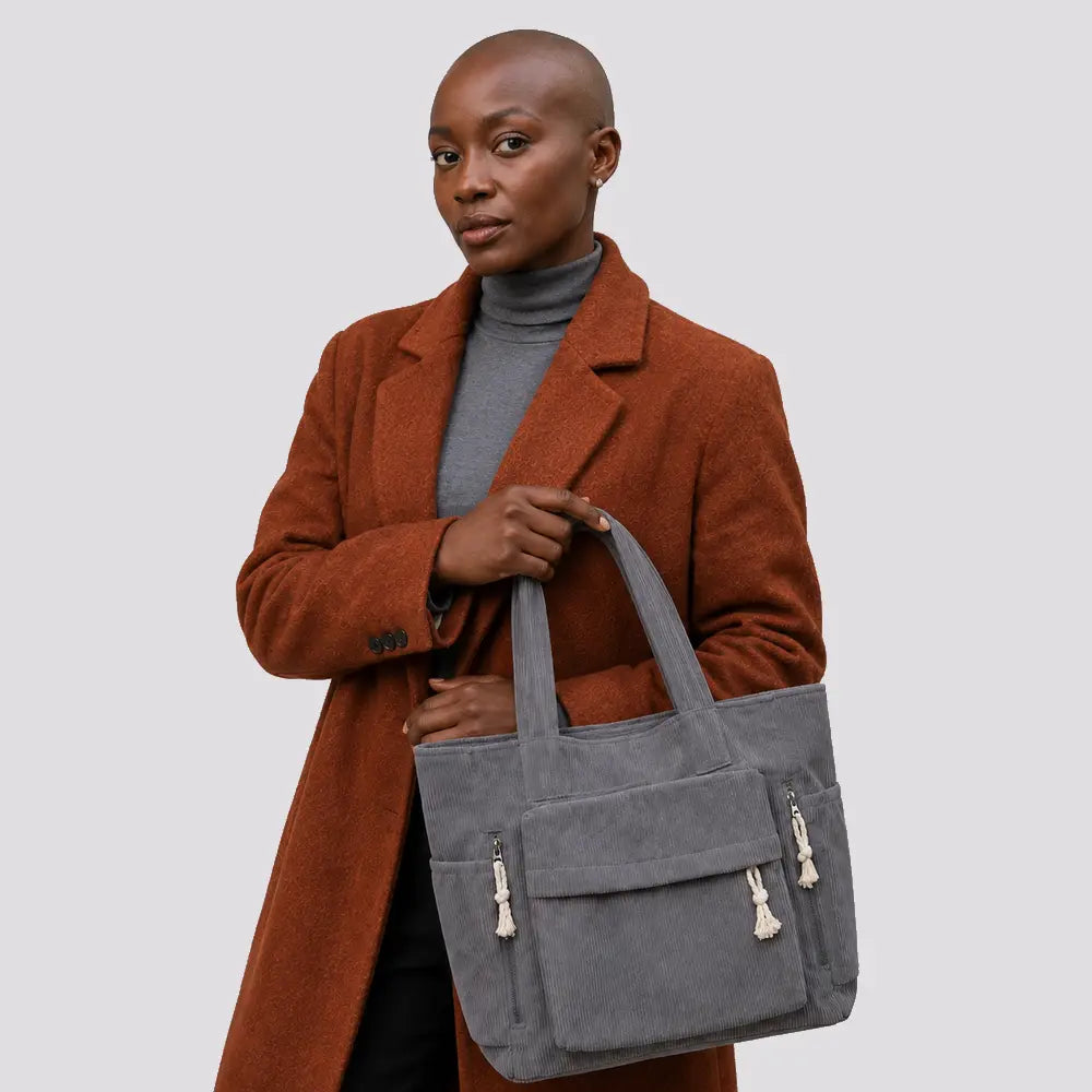 Sac à main Gris — Cléophée, porté studio buste