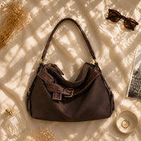 Sac à main marron foncé Bertille, flatlay premium sur satin champagne