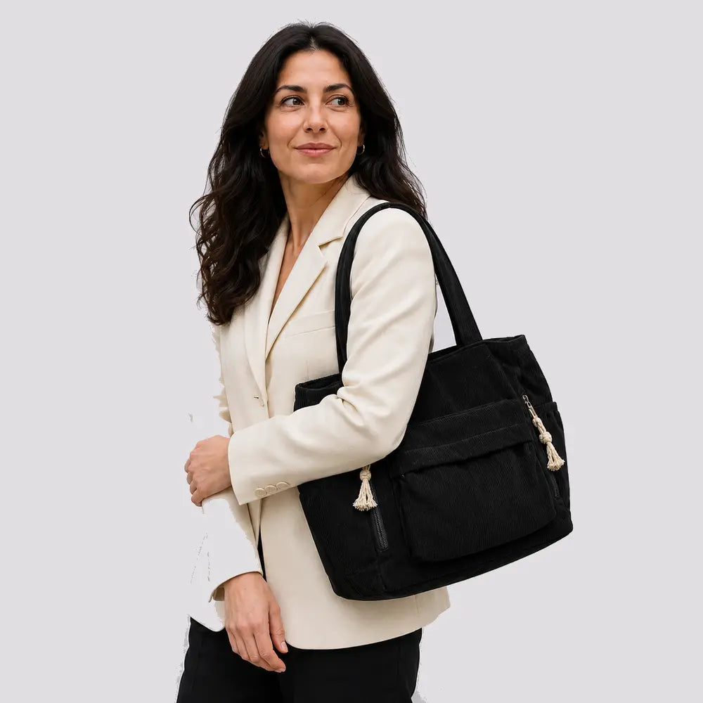 Sac à main Noir — Cléophée, porté studio buste