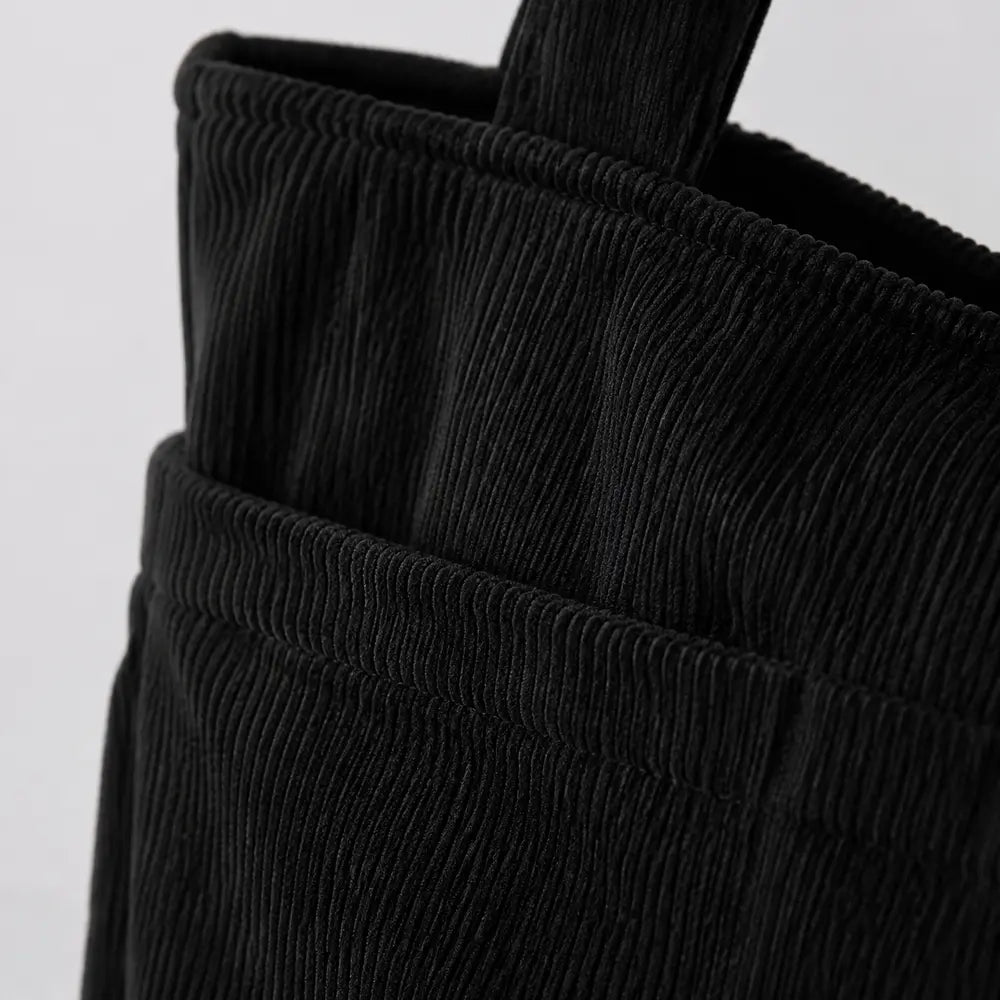 Sac à main Noir — Cléophée, zoom sur la matière en velours côtelé