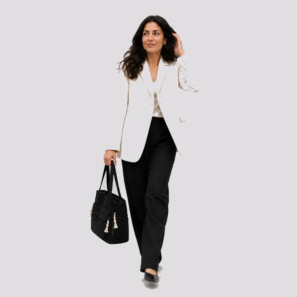 Sac à main Noir — Cléophée, porté studio plein pied
