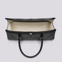 Sac à main noir Nine, vue ouverte sur fond studio neutre