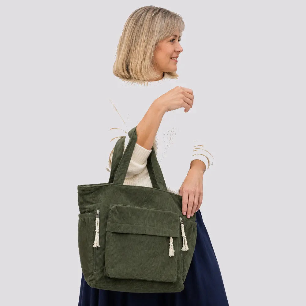 Sac à main Vert — Cléophée, porté studio buste