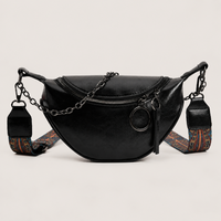 Sac banane femme avec chaîne noir – vue de face