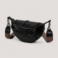 Sac banane femme avec chaîne noir – vue trois quarts