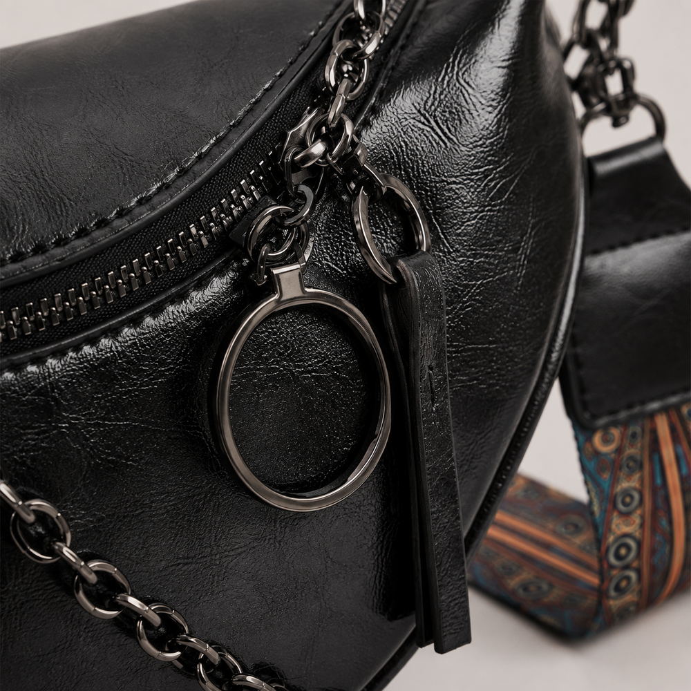 Sac banane femme avec chaîne noir – détail chaîne et tirettes