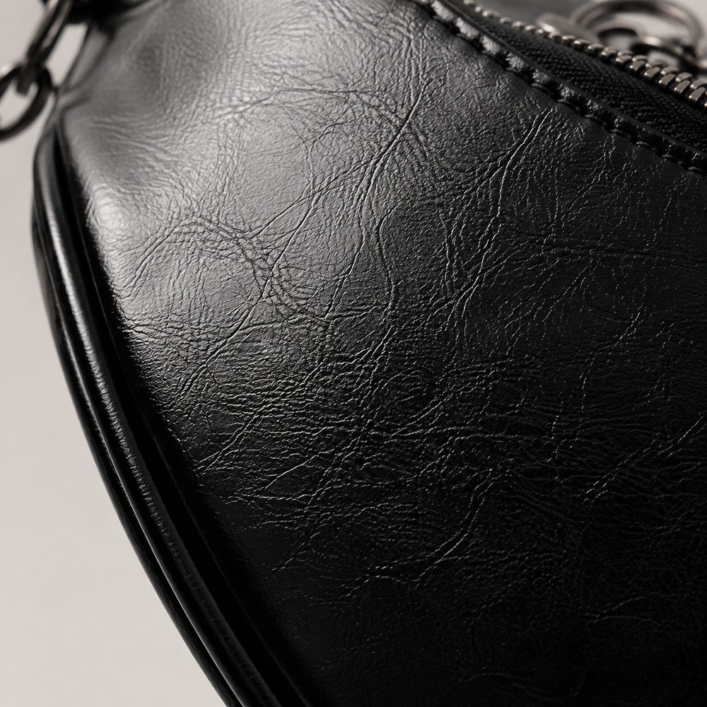 Sac banane femme avec chaîne noir – zoom matière